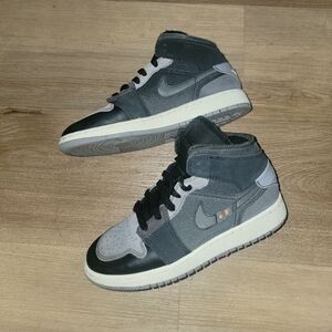 Jordan mid 1 size 4.5 youth